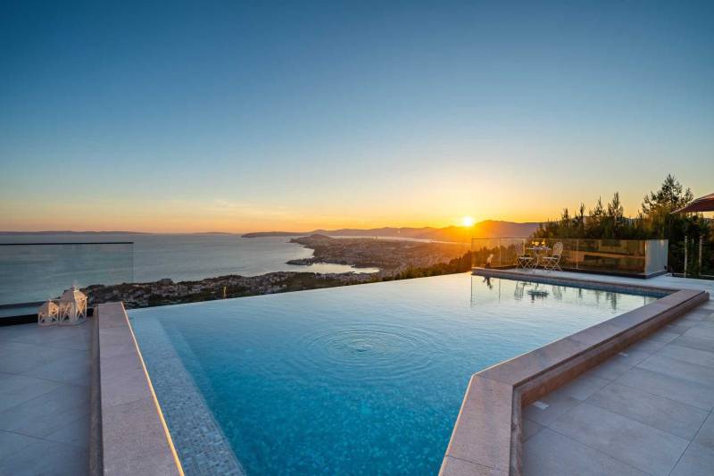 Villa Naaria mit Pool Split