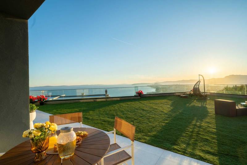 Villa Naaria mit Pool Split