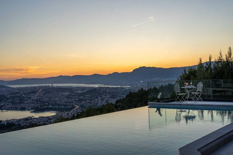 Villa Naaria mit Pool Split