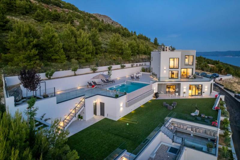 Villa Naaria mit Pool Split