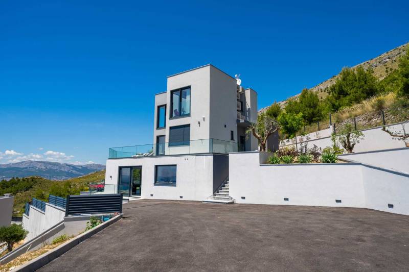 Villa Naaria mit Pool Split