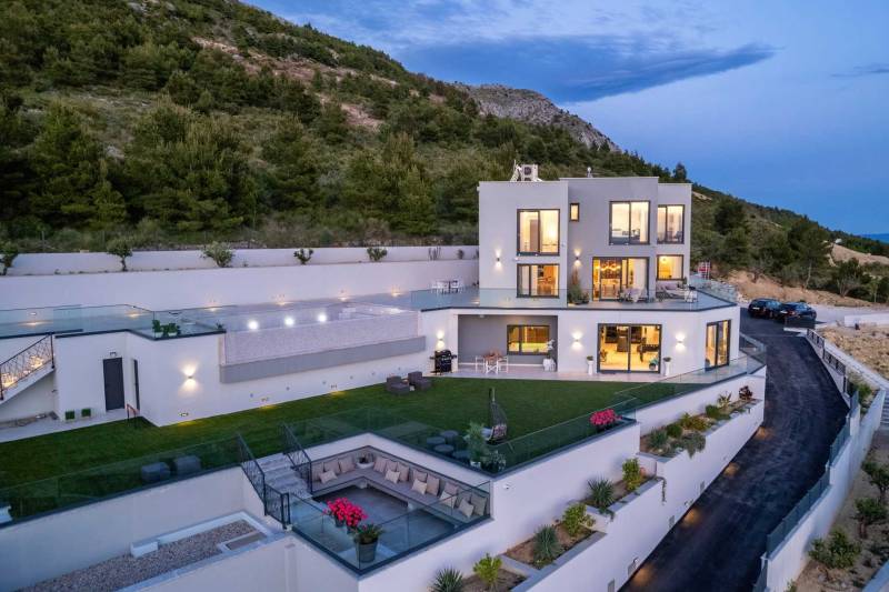 Villa Naaria mit Pool Split