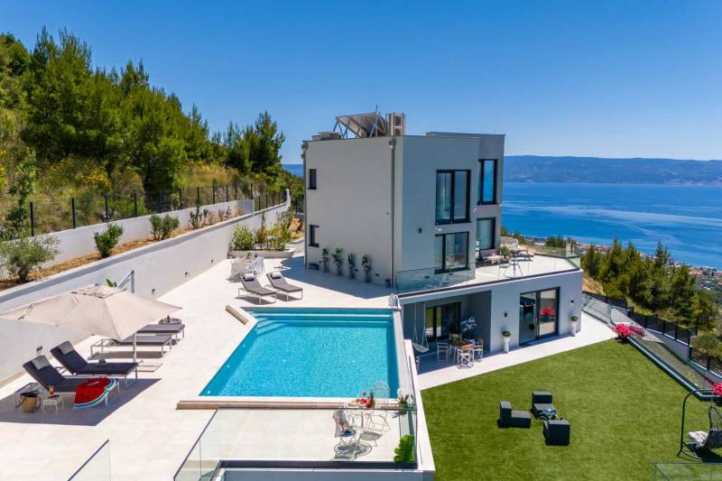 Villa Naaria mit Pool Split