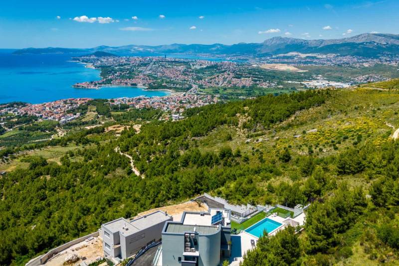 Villa Naaria mit Pool Split