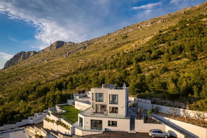 Villa Naaria mit Pool Split