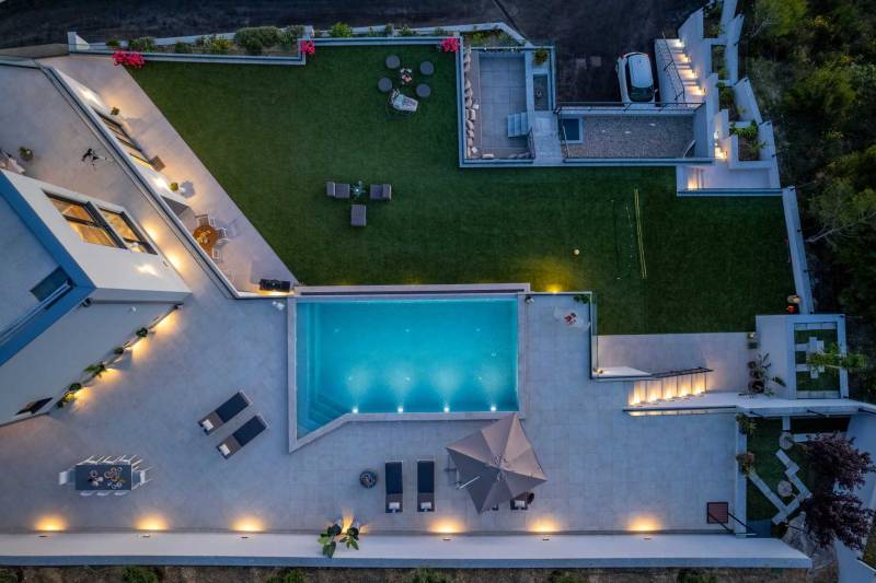 Villa Naaria mit Pool Split