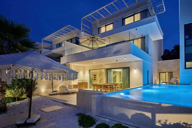 Luxury Villa Lunea with Pool V