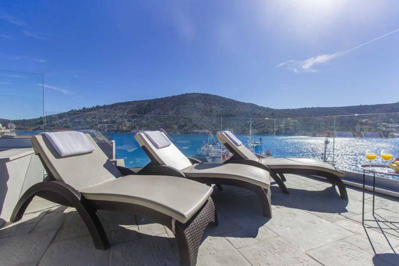 Willa Vela Aurea przy plaży z basenem Trogir