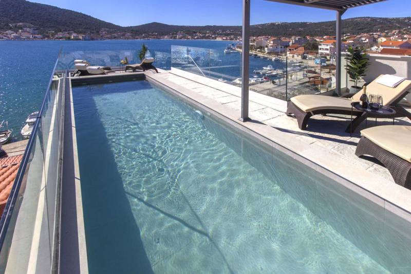 Willa Vela Aurea przy plaży z basenem Trogir