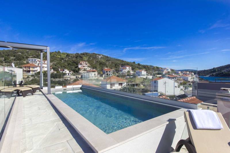 Willa Vela Aurea przy plaży z basenem Trogir
