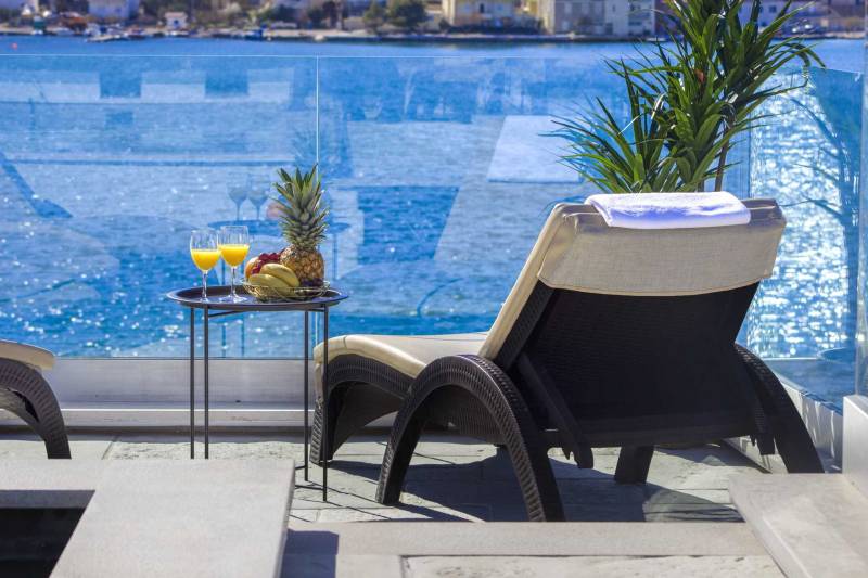 Willa Vela Aurea przy plaży z basenem Trogir