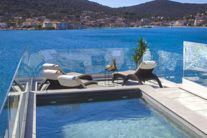 Willa Vela Aurea przy plaży z basenem Trogir