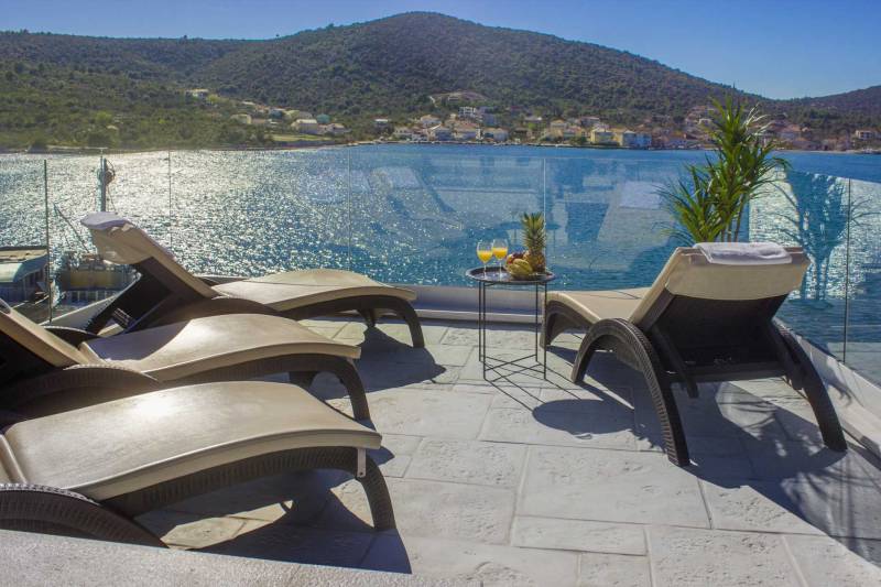 Willa Vela Aurea przy plaży z basenem Trogir