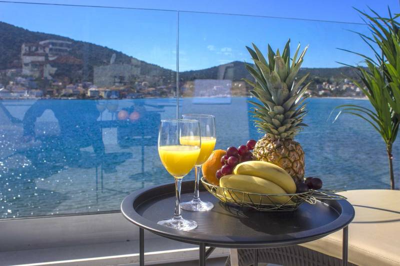 Willa Vela Aurea przy plaży z basenem Trogir