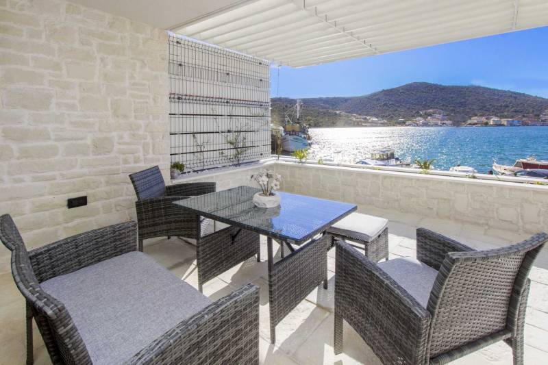 Willa Vela Aurea przy plaży z basenem Trogir