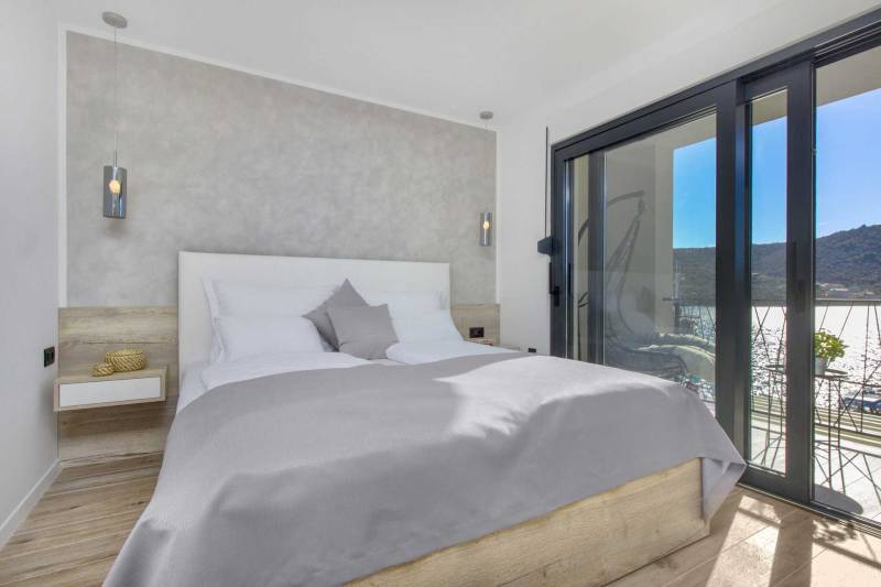 Willa Vela Aurea przy plaży z basenem Trogir