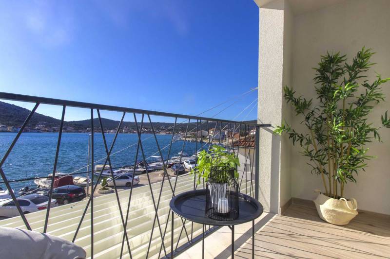 Willa Vela Aurea przy plaży z basenem Trogir