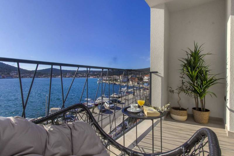 Willa Vela Aurea przy plaży z basenem Trogir