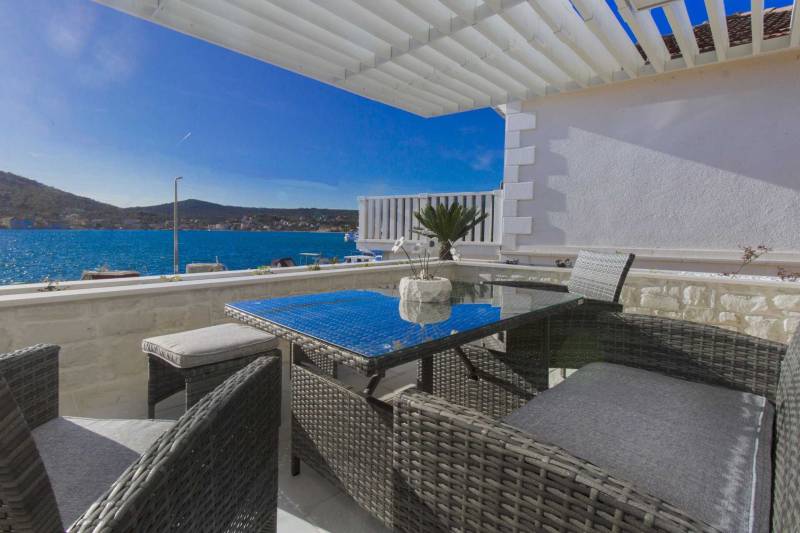 Willa Vela Aurea przy plaży z basenem Trogir