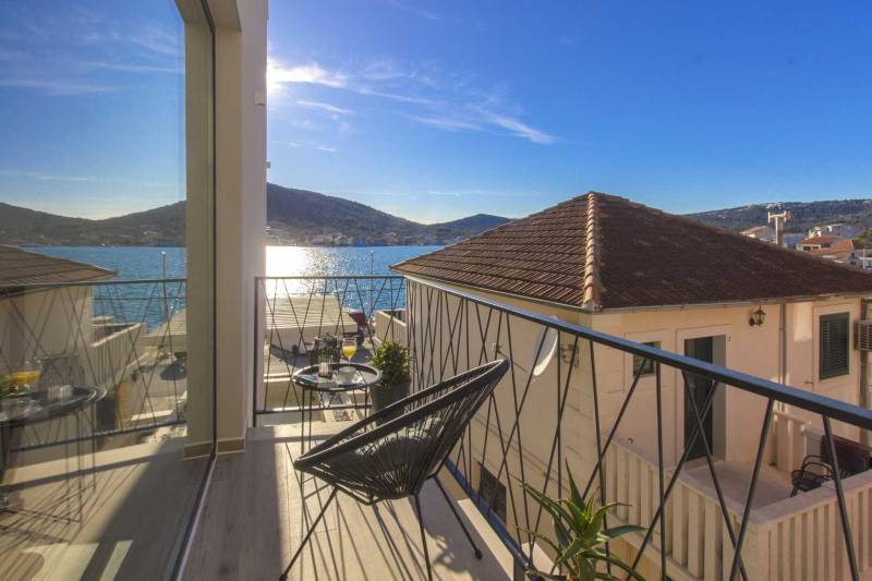Willa Vela Aurea przy plaży z basenem Trogir