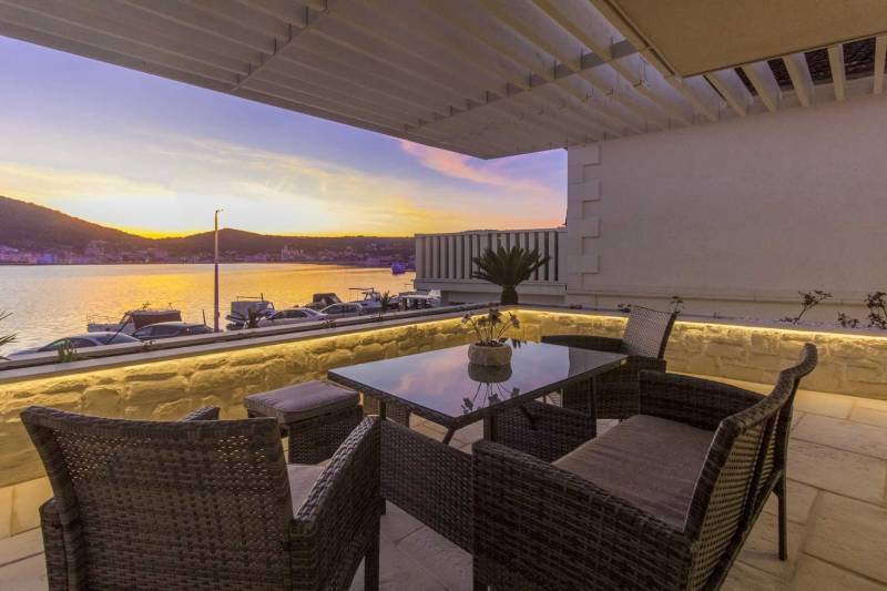 Willa Vela Aurea przy plaży z basenem Trogir