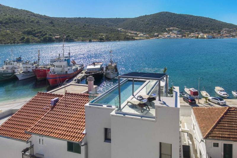 Willa Vela Aurea przy plaży z basenem Trogir