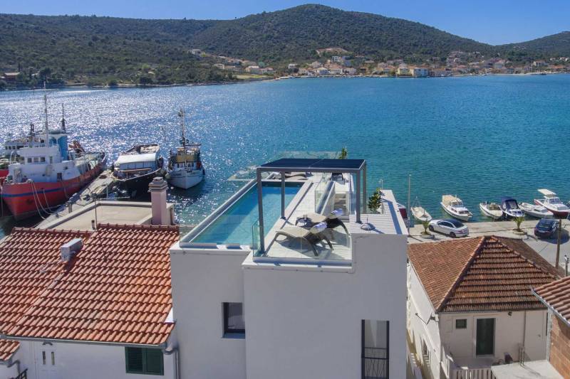 Willa Vela Aurea przy plaży z basenem Trogir