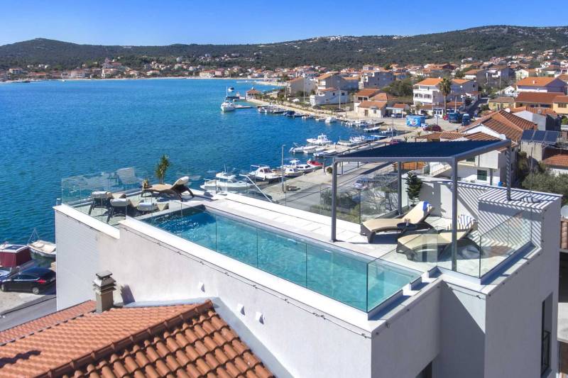 Willa Vela Aurea przy plaży z basenem Trogir