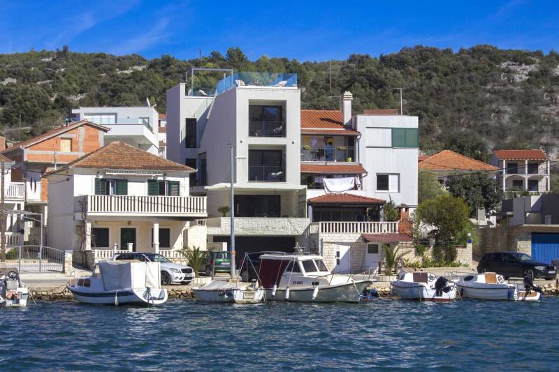 Willa Vela Aurea przy plaży z basenem Trogir