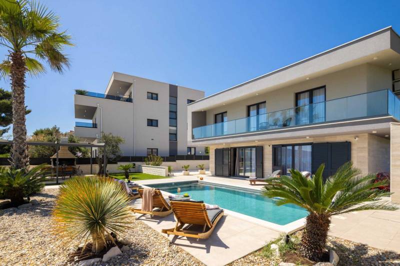 Strandvilla Tota med Basseng Trogir
