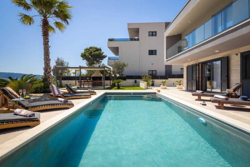 Strandvilla Tota med Basseng Trogir