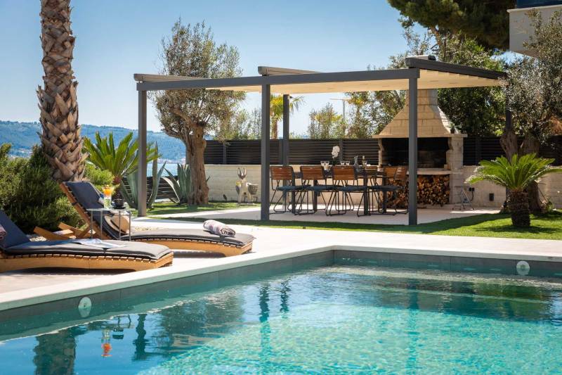 Strandvilla Tota med Basseng Trogir