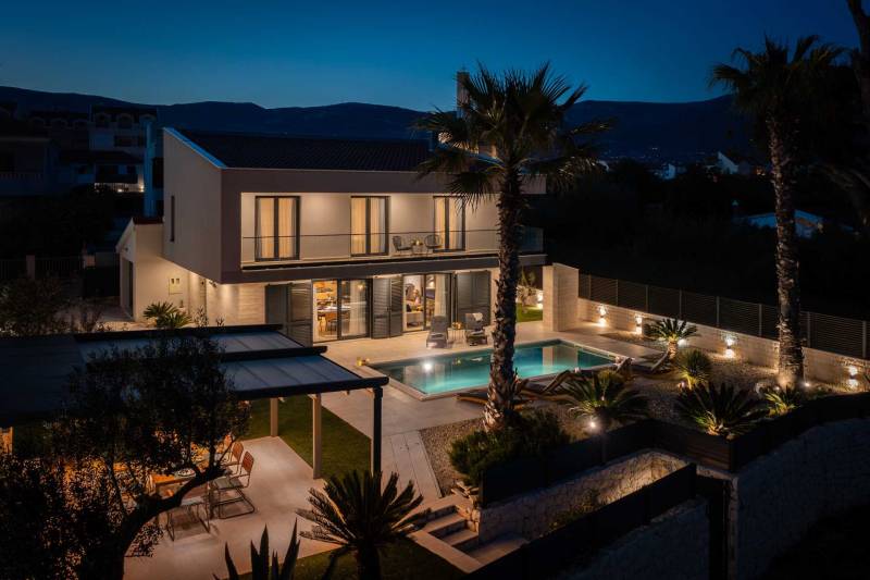 Strandvilla Tota med Basseng Trogir