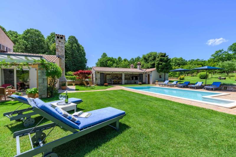 Holiday Home Green Escape with Pool