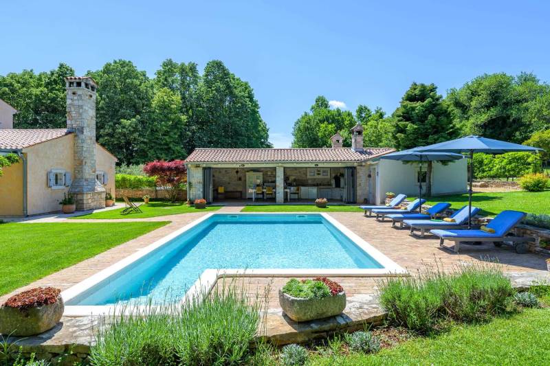 Holiday Home Green Escape with Pool Pula