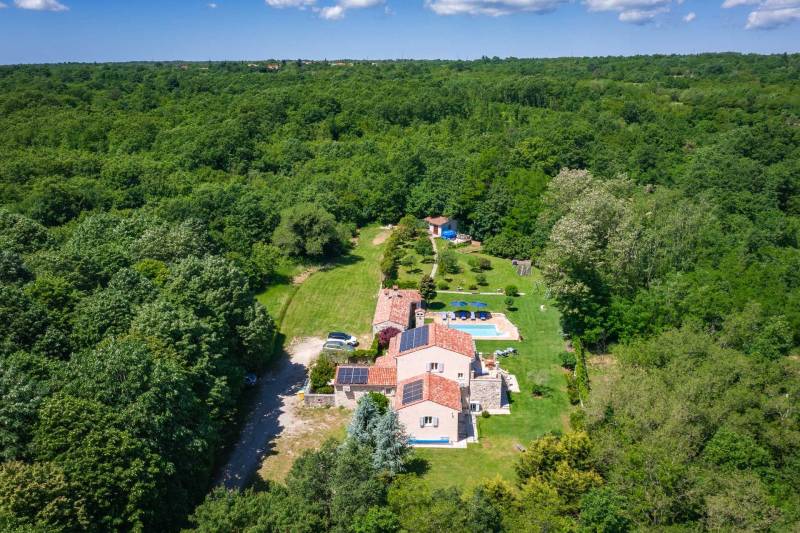Holiday Home Green Escape with Pool Pula