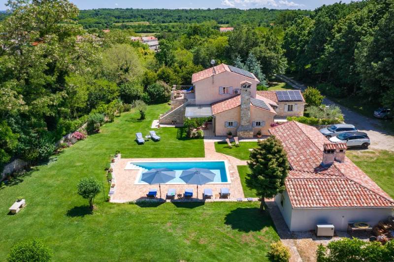 Holiday Home Green Escape with Pool Pula