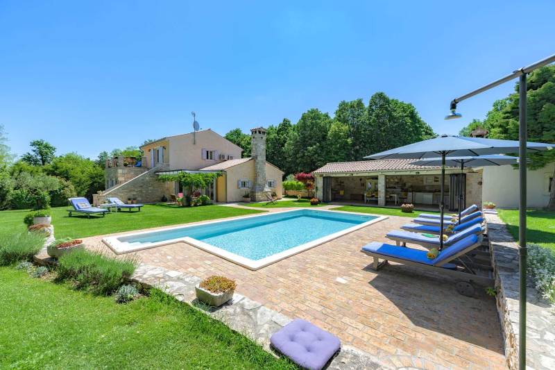 Holiday Home Green Escape with Pool Pula