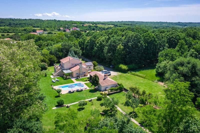 Holiday Home Green Escape with Pool Pula