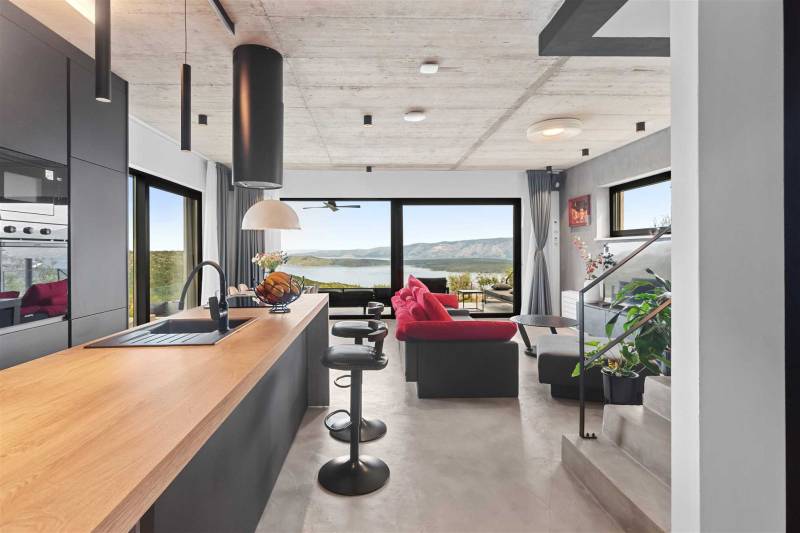Villa Skysail with Heated Pool Hvar