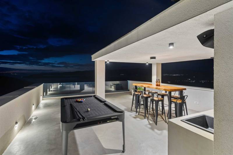 Villa Skysail with Heated Pool Hvar