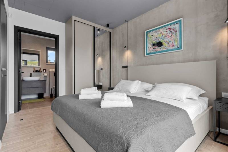 Villa Skysail with Heated Pool Hvar