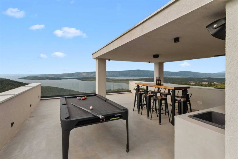 Villa Skysail with Heated Pool Hvar