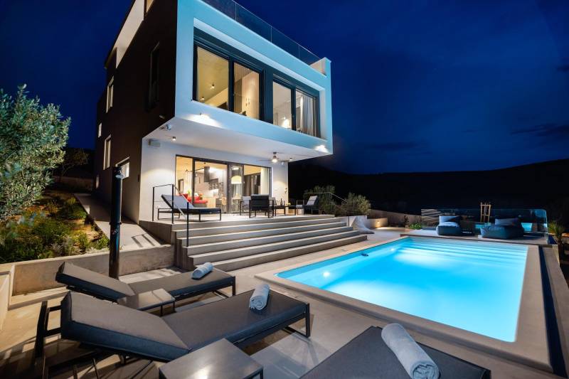 Villa Skysail with Heated Pool Hvar