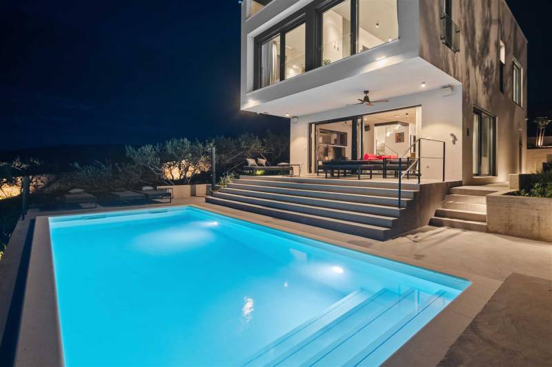 Villa Skysail with Heated Pool Hvar