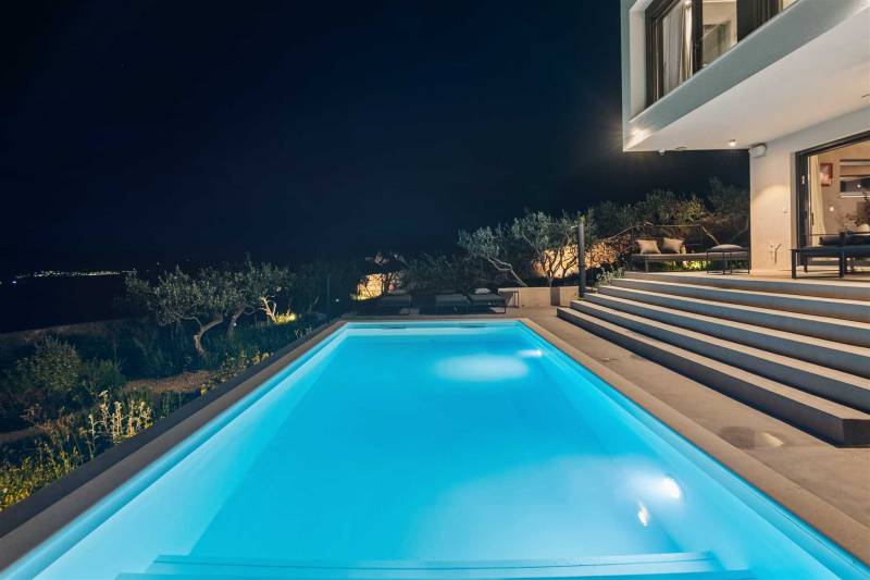 Villa Skysail with Heated Pool Hvar