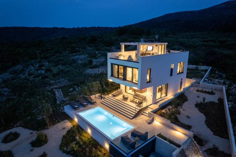 Villa Skysail with Heated Pool Hvar