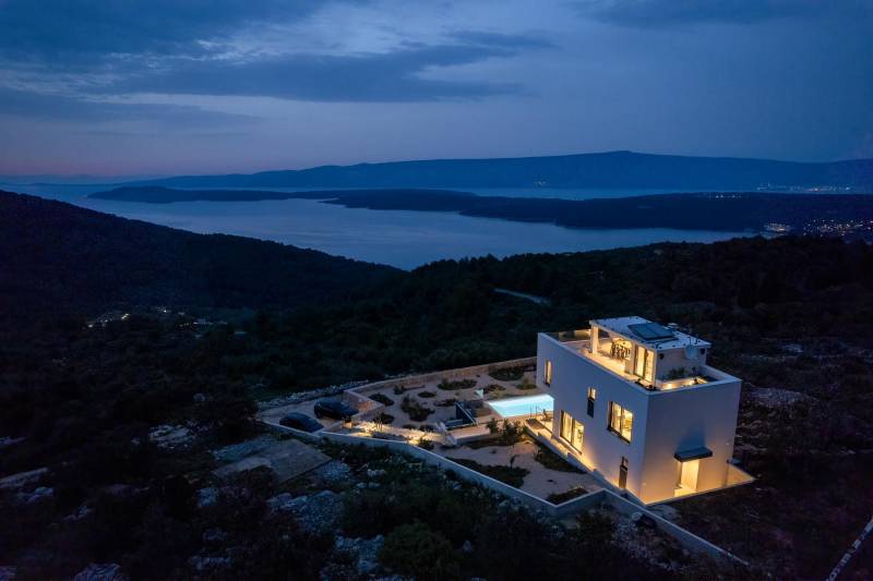 Villa Skysail with Heated Pool Hvar