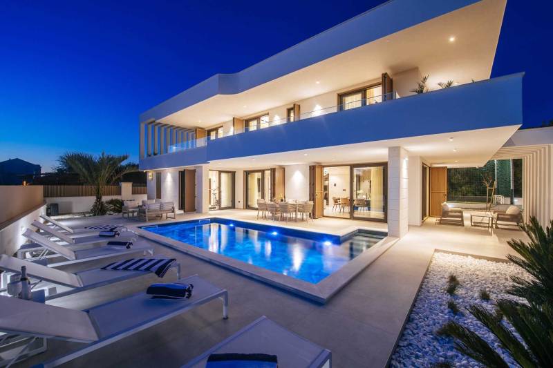 Ultraluxury Villa Orbis Vitae with Pool
