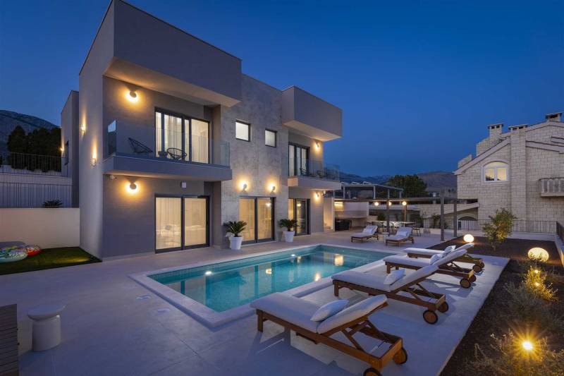 Luxury Villa Demi with Pool